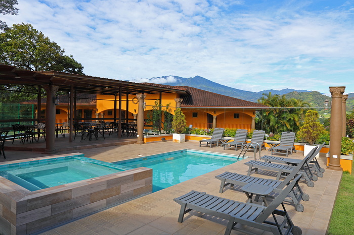 A mountain-view pool with whirlpool at Los Establos Boutique Resort Panama