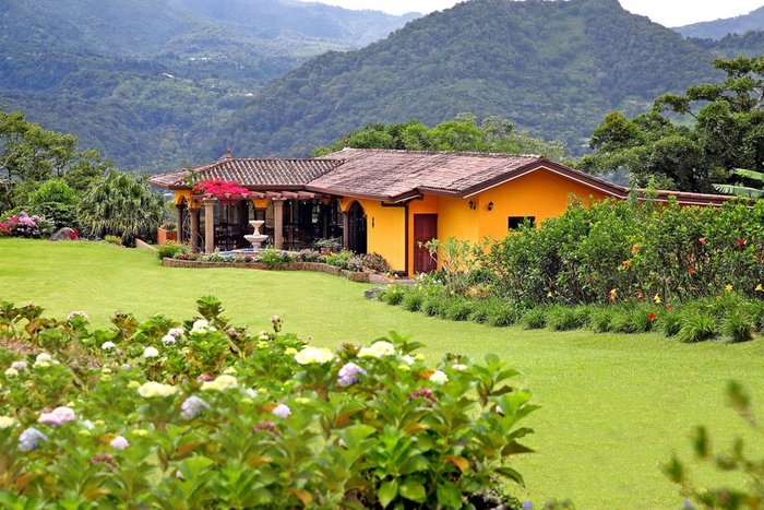 A romantic dinner on the forest deck at Los Establos Boutique Resort Panama