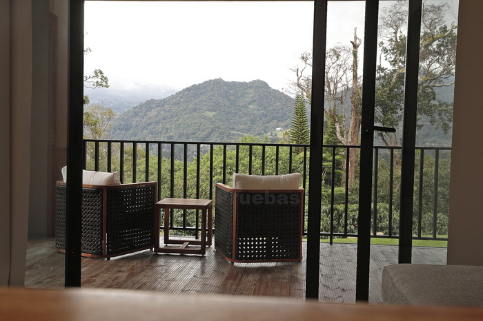 A balcony breakfast with mountain views at Los Establos Boutique Resort Panama