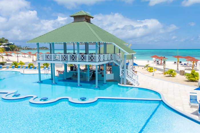 3 Bars Including Swim-Up at Jolly Beach Antigua