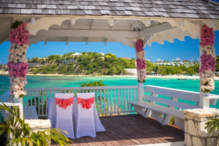 The oceanfront infinity pool at Pineapple Beach Club Antigua