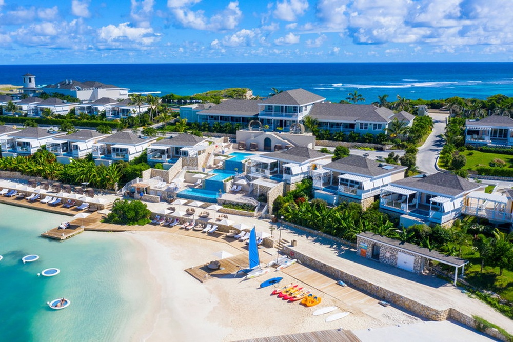The three-tier infinity pool overlooking the ocean at Hammock Cove Antigua